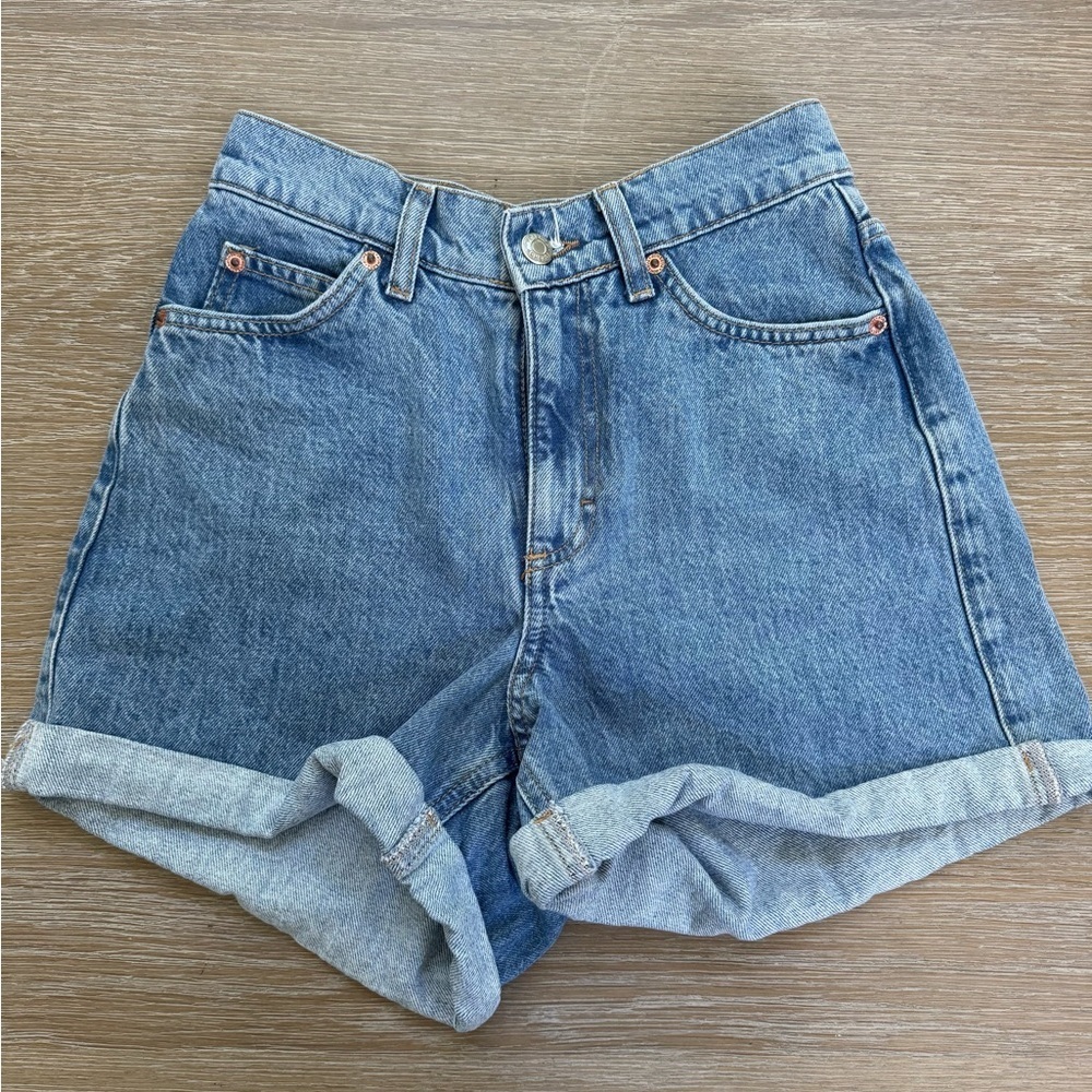 Nordstrom TopShop women’s mom style cuffed medium wash Jean Shorts size 2